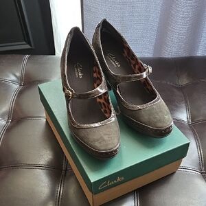 Clarks Women's Taupe Mary Jane Heels